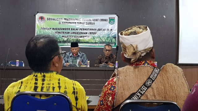 Sosialisasi Masyarakat Hukum Adat di kantor Sekretariat Pemkab Tanah Bumbu pada Kamis, 22 Agustus 2019. Foto: banjarhits.id