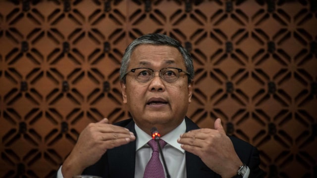 Gubernur Bank Indonesia Perry Warjiyo memberikan keterangan pers hasil Rapat Dewan Gubernur (RDG) BI di Gedung Bank Indonesia, Jakarta, Kamis (22/8). Foto: ANTARA FOTO/Aprillio Akbar