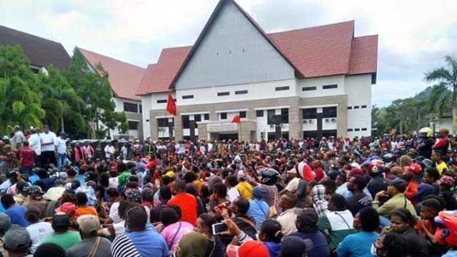 Demonstrasi damai warga Papua di Kantor Walikota Sorong, Rabu (21/8). Foto: Dok. Istimewa