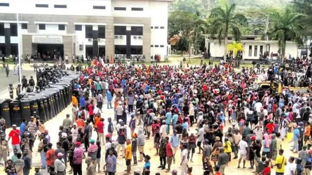DPR Akan Panggil Panglima dan Kapolri soal Penyelesaian Konflik Papua (40558)