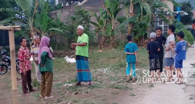 Masyarakat Kampung Delima, Kecamatan Cibadak. | Sumber Foto: Rawin Soedarya
