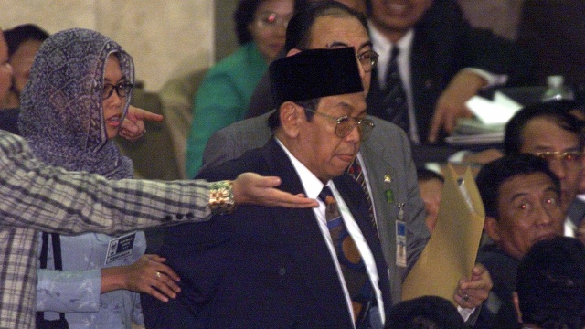 LIPUTAN KHUSUS, GBHN, Garis-garis Besar Haluan Negara,Pemilihan Presiden Abdurrahman Wahid (Gusdur)