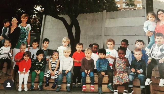 Anak (jaket jeans biru) saat sesi foto bersama teman sekelas di TK di Brussel, Belgia. Foto: Dok Pribadi.