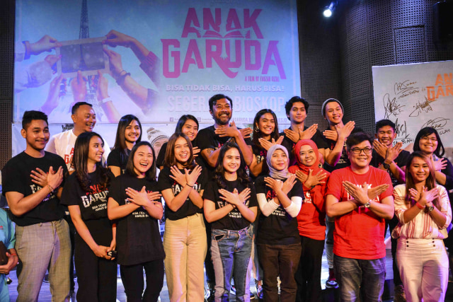 Cast & Crew dari film Anak Garuda, Galeri Indonesia Kaya, Kamis (22/8). (Foto: Butterfly Pictures)