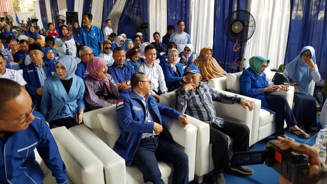 Zulkifli Hasan dan Amien Rais di acara milad ke-21 PAN di kolong Tol Pluit