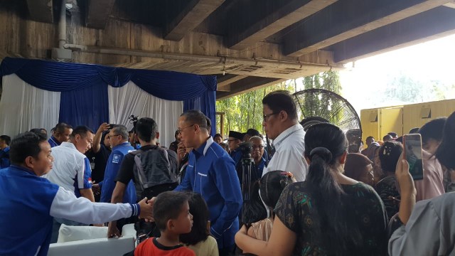 Zulkifli Hasan dan Amien Rais di acara milad ke-21 PAN di kolong Tol Pluit