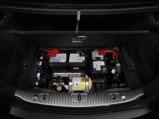 Mengintip Fitur Mercedes-Benz S 600 Guard, Mobil Dinas Baru Jokowi (107165)
