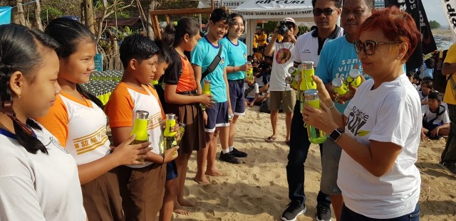 Video : Serunya Anak-anak SD Gelar Beach Clean Up di Pantai Sanur (68455)