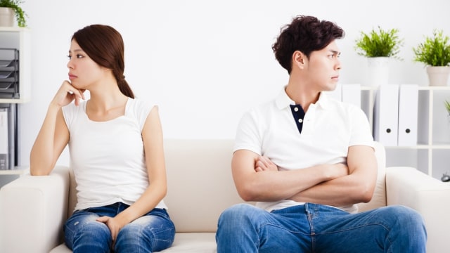 4 Cara Mengungkapkan Cemburu Tanpa Menyakiti Perasaan Pasangan (9901)