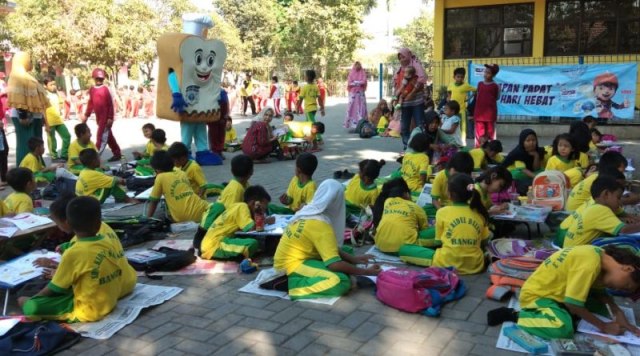 Ajarkan Siswa Kebiasaan Sarapan Pagi, Sari Roti Kunjungi Sekolahan