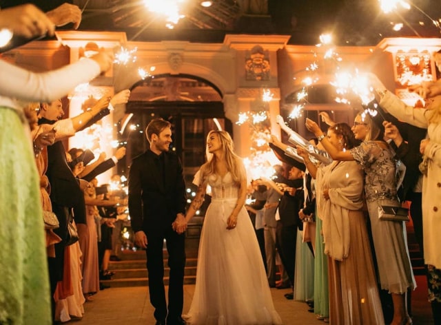 Pernikahan Sederhana Youtuber Pewdiepie (1409)