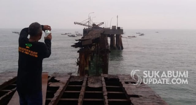 Dermaga di Kecamatan Tegal Buleud, Kabupaten Sukabumi, ambruk, Sabtu (24/8/2019) sekitar pukul 15.18 WIB. | Sumber Foto:Ragil Gilang