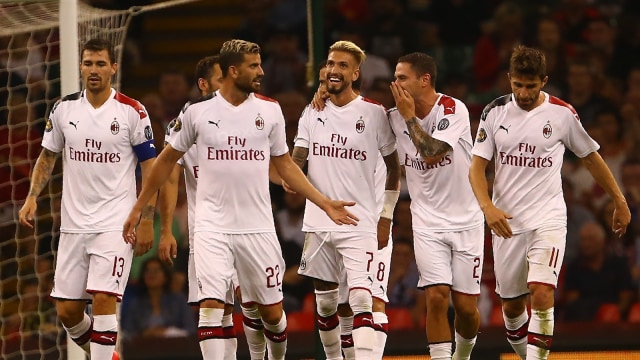 Para pemain Milan merayakan gol pada laga pramusim. Foto: Geoff Caddick/AFP