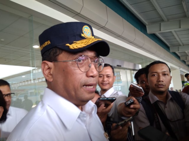 Menteri Perhubungan, Budi Karya Sumadi, saat memeriksa progress pembangunan Yogyakarta International Airport (YIA), Minggu (25/8/2019). Foto: erl.