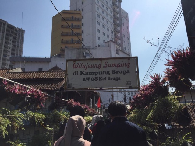 Berwisata Sambil Belajar Sejarah di Jalan Braga, Bandung (23739)
