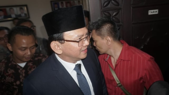 Mantan gubernur DKI Jakarta Basuki Thahaja Purnama di Gedung DPRD DKI. Foto: Iqbal Firdaus/kumparan