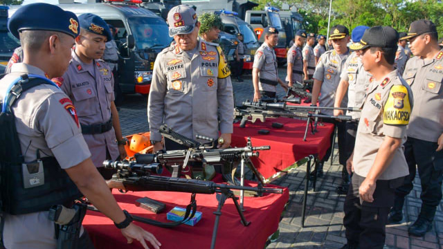 Kapolda Maluku Irjen Pol Royke Lumowa dalam operasi pencarian ABK KM Mina yang hilang. Foto: Dok. Istimewa