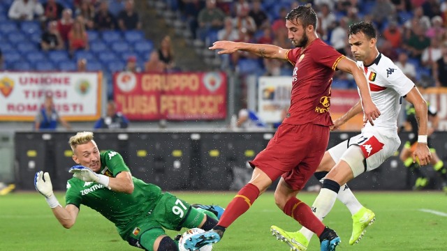 Duel AS Roma vs Genoa pada pekan perdana Liga Italia 2019/20. Foto: Andreas Solaro/AFP