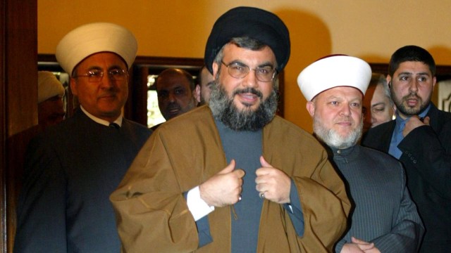 Pemimpin Hezbollah, Sayyed Hassan Nasrallah (tengah). Foto: AFP/ANWAR AMRO