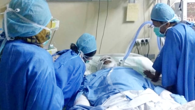Kondisi Ipda Erwin saat menjalani perawatan akibat luka bakar. Foto: Instagram/@soliyah55