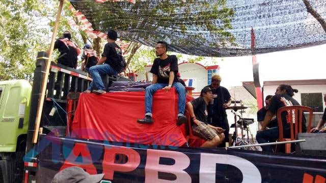 Poster Dukungan Putra Samanhudi Terpampang di Pawai Kota Blitar (114264)