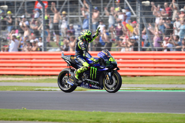 Pebalap Monster Energy Yamaha, Valentino Rossi, usai balapan MotoGP Inggris 2019. Foto: twitter/yamahamotogp