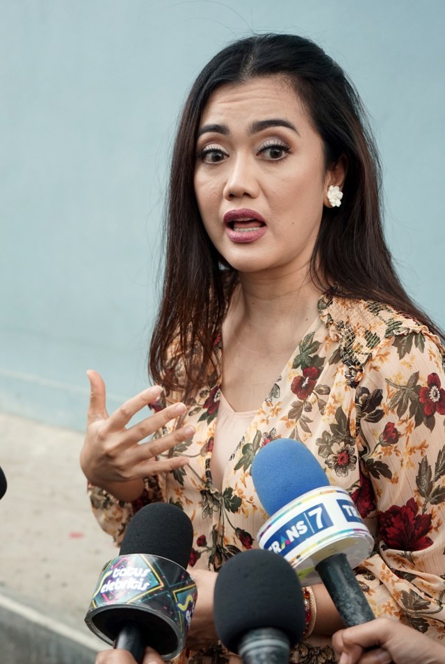 Penyanyi Nia Anggia saat ditemui dikawasan Tendean, Jakarta, Senin, (26/8). Foto: Ronny