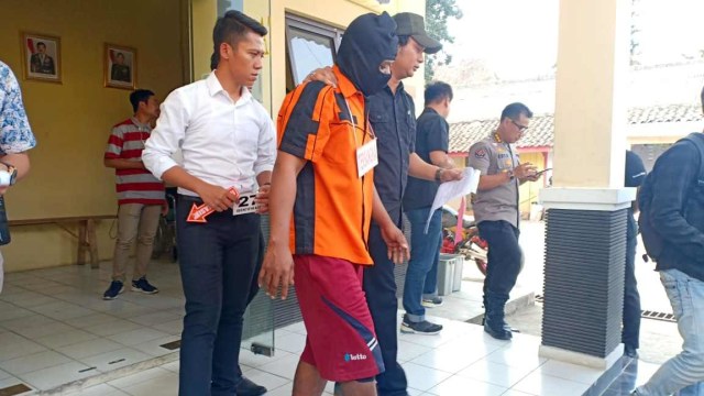 Rekonstruksi pembunuhan keluarga di Serang