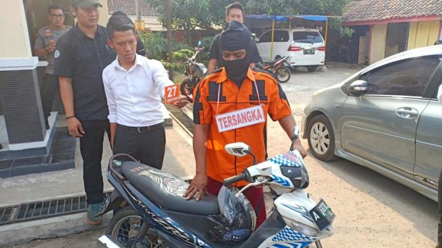 Rekonstruksi pembunuhan keluarga di Serang