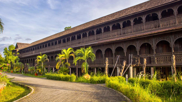 Rumah tradisional dayak di Kutai Kartanegara, Kalimantan Timur. Foto: Shutterstock