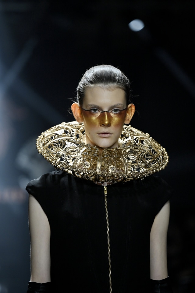 Koleksi Aku Untukmu Indonesia rancangan Rinaldy Yunardi di JFFF 2019. Foto: dok. JFFF