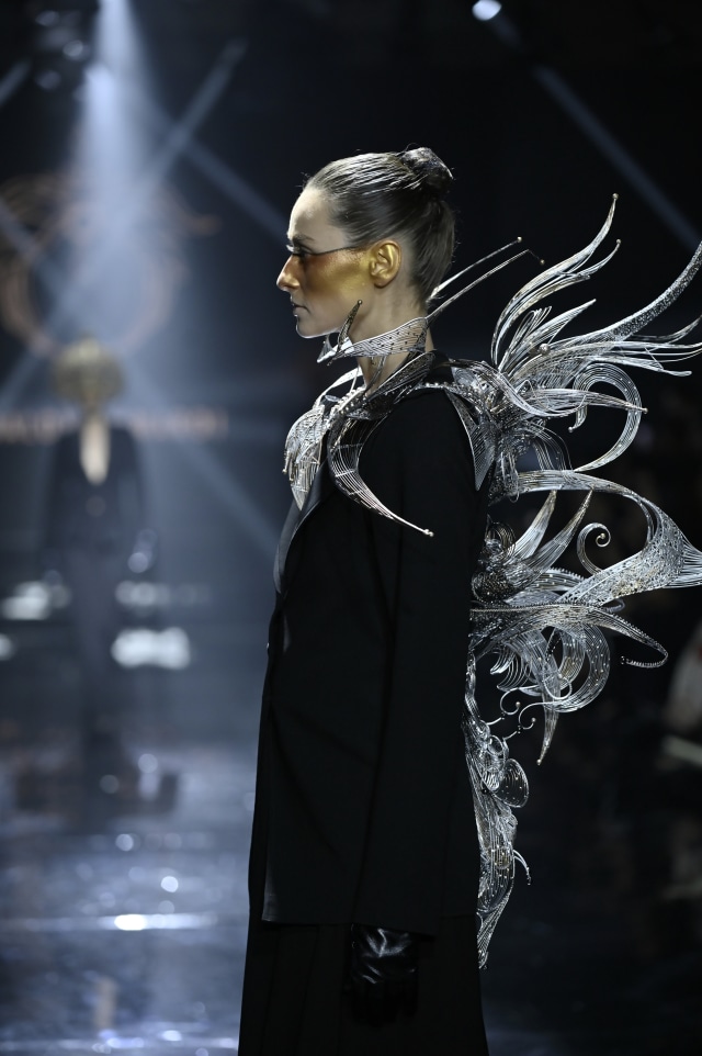 Koleksi Aku Untukmu Indonesia rancangan Rinaldy Yunardi di JFFF 2019. Foto: dok. JFFF
