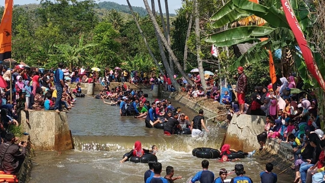 Menikmati Lomba Arung Sungai Surakatiga Di Kabupaten Kuningan Kumparan Com