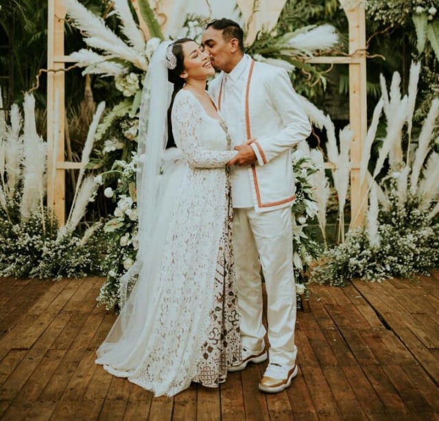 Ini 5 Momen Pernikahan Glenn Fredly dan Mutia Ayu (125153)