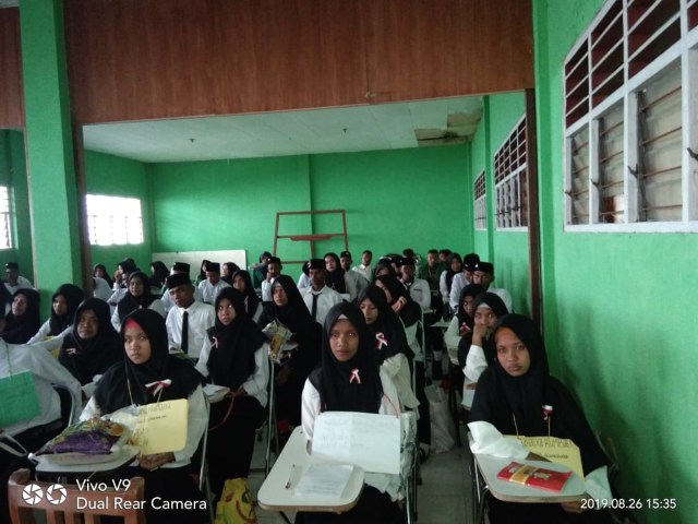 Mahasiswa STAI AL- Mahdi Fakfak mengikuti kegiatan OPAK. Foto: Balleo News