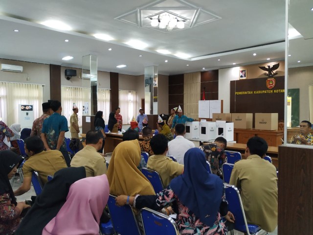 Simulasi pemilihan Kepala Desa di Aula Kantor Bupati Kobar. (Foto: Fiyya)