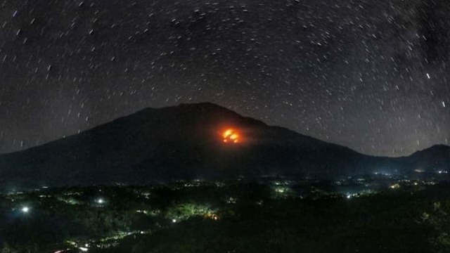 Kebakaran hutan lereng Gunung Agung. Foto: Dok. BPBD Karangasem.