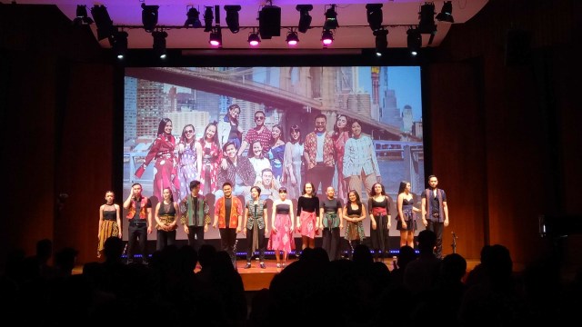 Pertunjukan Indonesia Menuju Broadway bertajuk 'What I Did For Love' di Soehana Hall, Jakarta Selatan, Selasa (27/8). Foto: DN Mustika Sari/kumparan