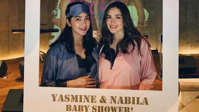 Yasmine Wildblood dan Nabila Syakieb baby shower. Foto: Instagram @yaswildblood
