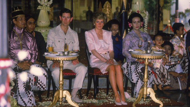 Pangeran Charles dan Putri Diana saat berkunjung ke Indonesia tahun 1989. Foto: Getty Images