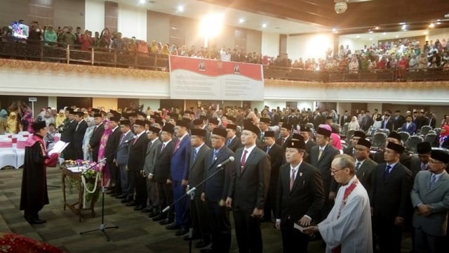 65 Anggota DPRD Sumbar Terpilih Ucapkan Sumpah dan Janji (6727)