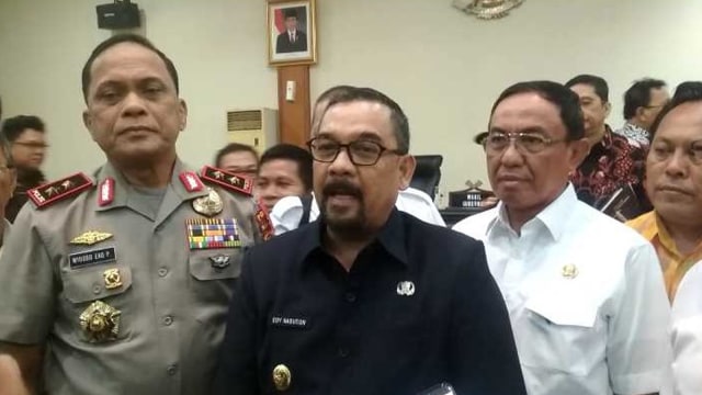 WAKIL Gubernur Riau, Edy Natar Nasution, didampingi Kapolda Riau, Irjen Pol Widodo Eko Prihastopo; dan Bupati Indragiri Hilir, Muhammad Warda; di Kantor Gubernur Riau, Rabu, 28 Agustus 2019.