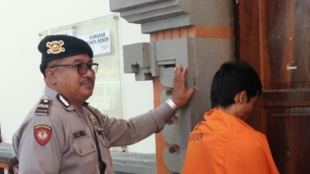 Terdakwa kasus perkosaan Dwi Aprianto saat disidangkan di PN Denpasar (kanalbali/NAN)