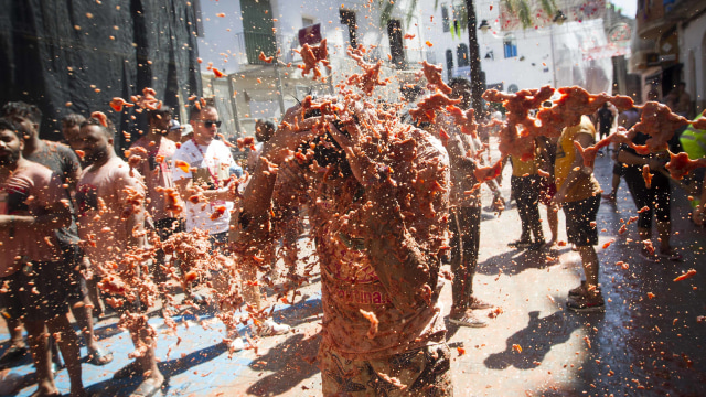 Telanjang hingga Bakar Kapal, Ini 5 Festival Paling Unik di Dunia (19245)