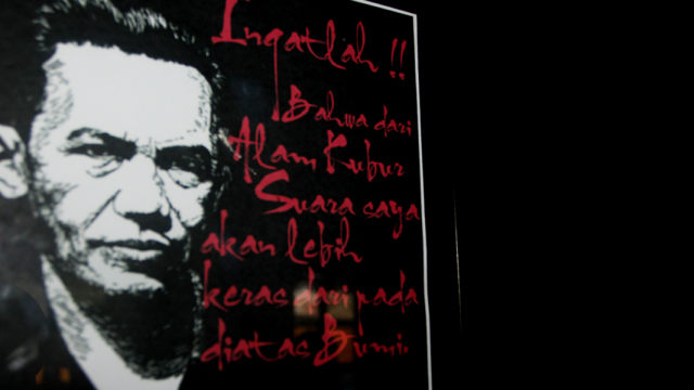 Lukisan wajah Tan Malaka yang dipajang di rumah kelahirannya di Pandam Gadang, Kabupaten Limapuluh Kota (Foto: Zulfikar/Langkan.id)