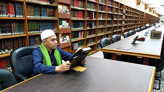 Menimba Ilmu di Perpustakaan Masjid Nabawi (45164)