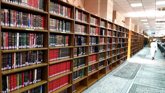 Menimba Ilmu di Perpustakaan Masjid Nabawi (45167)