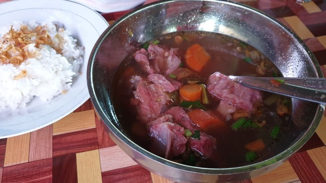 Sop Buntut Ma 'Emun.