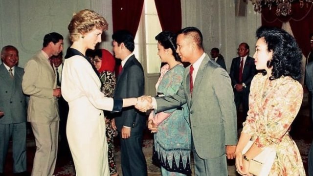 Pertemuan Putri Diana dengan Prabowo Subianto di Indonesia, 1989. Foto: Instagram/@prabowo
