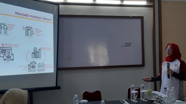 Fitriyah, Kepala Unit Pengelola Efek KSEI memaparkan fasilitas AKSes Next G. Foto: Ist